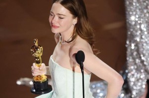 太阳蹭到了！石头姐再次奥斯卡封后 她是太阳铁粉