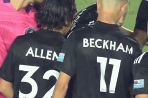 天博体育服务-贝克汉姆二公子上演处子秀，传中脚法比他爹如何？