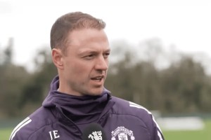 埃文斯：刚当曼联助教有点怪，马奎尔还是我搭档现要指导他